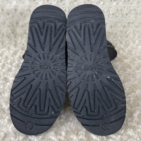 UGG bailey button boots - Picture 9 of 10